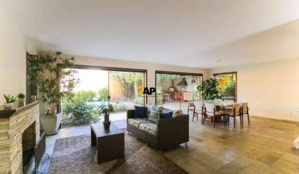 Imperdível: Casa à venda em São Paulo-SP, no Jardim Morumbi, com 3 quartos, 3 suítes, 4 salas e 314m² de área!