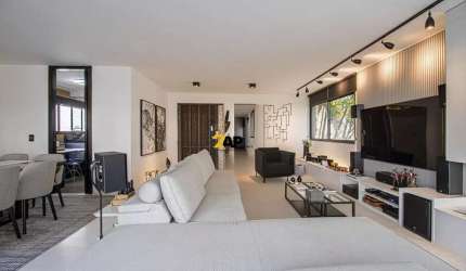 Apartamento de luxo com 4 quartos e 2 suítes na Aclimação - São Paulo-SP: 247m², 3 salas, 5 banheiros e 2 vagas de garagem!