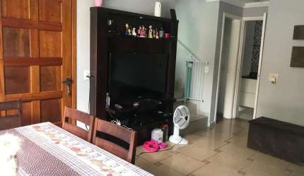 Imperdível oportunidade de adquirir casa em condomínio no Parque Munhoz, São Paulo-SP! 3 quartos, 1 suíte, 3 banheiros, 2 vagas de garagem e 80,00 m² de área.