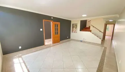 Imperdível oportunidade: Casa à venda em São Paulo-SP, Vila Sônia, 3 quartos, 1 suíte, 4 banheiros, 3 vagas, 264m². Venha conferir!