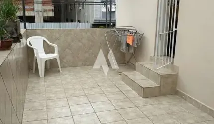 Casa Sobreposta Alta - 03 dormitórios sendo 01 suíte  na Ponta da Praia em Santos