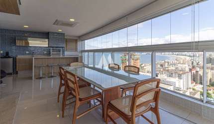 Apartamento alto padrão  à venda, 4 quartos, com varanda e vista mar em Santos.