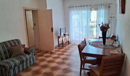 Apartamento com sacada e vista para o mar na praia da Enseada!