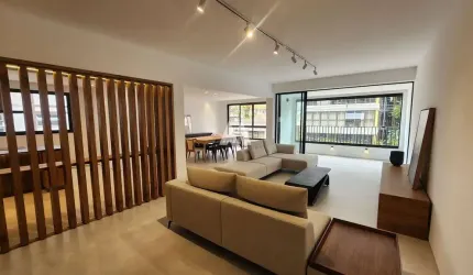 Apartamento de Luxo no Boqueirão – 4 Dormitórios a 3 Quadras da Praia!
