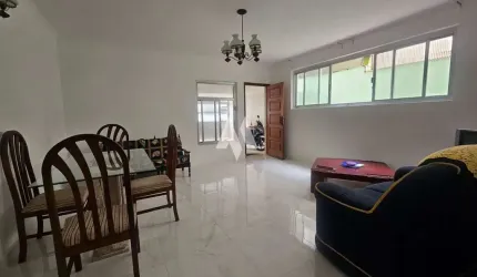 Casa Térrea  no Embaré ao lado do shopping, 03 quartos e 02 vagas de garagem!