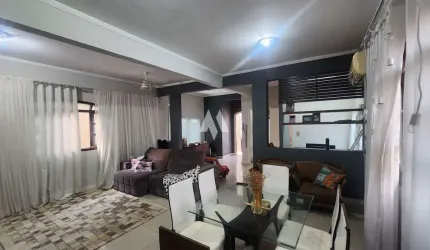 Casa Duplex na Vila São Jorge, São Vicente – Ampla, Confortável - 3 dormitórios, sendo uma suíte