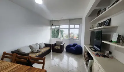 Apartamento de 2 dormitórios, 1 suite, garagem totalmente reformado de frente pro mar