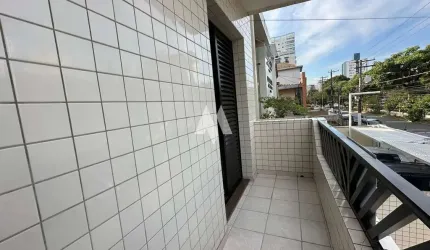 Apartamento próximo a praia do Embaré com sacada!