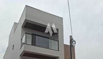 Casa Duplex /3quartos/sendo 3 suites/ piscina/Tomada que suporta carro Elétrico