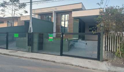 Excelente casa estilo moderno, 3Q, sendo 1 suíte, edícula gourmet