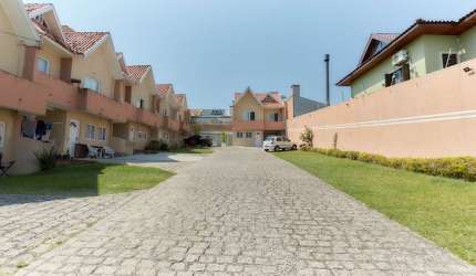 Casa em condomínio fechado com 3 quartos à venda na Rua Benjamin Cavet, 181, São Braz, Curitiba, 170 m2 por R$ 699.000
