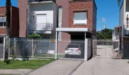 Sobrado com 3 quartos s/01 suíte para alugar, 168 m² por R$ 5.500/mês - Campo Com