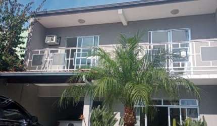 Casa com 4 quartos à venda no Centro, São José dos Pinhais  por R$ 990.000