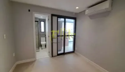 Excelente oportunidade de locação! Apartamento espaçoso e moderno, totalmente reformado!