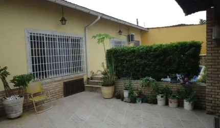 Casa com 2 dorms, Real, Praia Grande - R$ 485 mil.