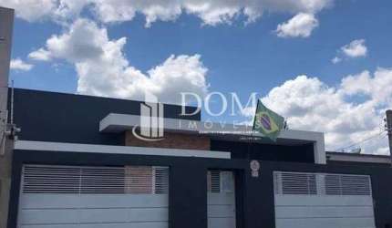 CASA COM SUITE NO TRIANON