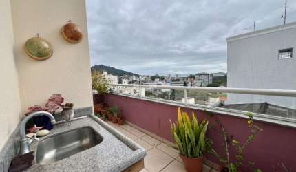 COBERTURA COM 2 QUARTOS SENDO 1 SUÍTE COM VISTA PANORÂMICA  E ÁREA DE LAZER NO CÓRREGO GRANDE EM FLORIANÓPOLIS