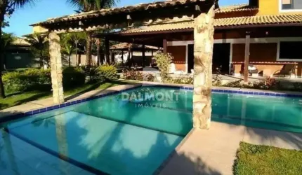 Caravelas - Búzios - Casa duplex, com 2 salas, 6 quartos (5 suítes), 7 banheiros, 135M² área constru