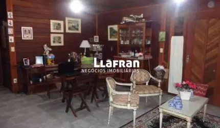 CASA NO TABOÃO COM 3 DORM. SENDO 1 SUÍTE.