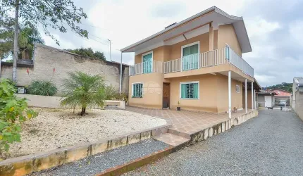 Casa com 4 quartos à venda na Avenida Arapongas, 94, Vila Gilcy, Campo Largo, 130 m2 por R$ 810.000