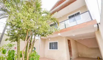 Casa com 4 quartos à venda na Avenida dos Pássaros, 2008, Jardim Cláudia, Pinhais, 194 m2 por R$ 650.000