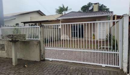 Casa com 3 quartos para alugar na Rua José Vergínio Zanin, 1091, Brasília, Itapoá, 96 m2 por R$ 2.071