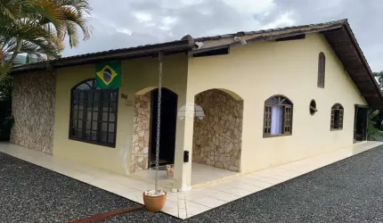 Casa com 3 quartos à venda na Rua Itajubá, 300, Bom Retiro, Joinville, 234 m2 por R$ 895.000