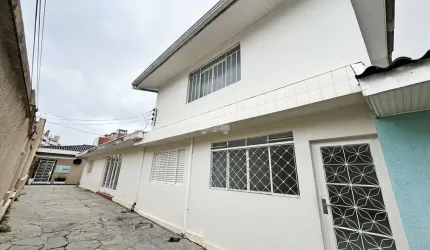Casa com 3 quartos para alugar na Rua Rocha Pombo, 940, Juvevê, Curitiba, 166 m2 por R$ 3.000