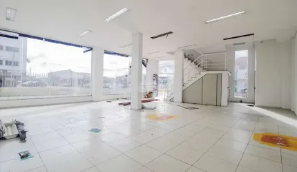 Prédio para alugar na Rua Cafeara, 49, Sítio Cercado, Curitiba, 336 m2 por R$ 10.000
