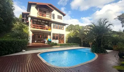 Belíssima casa à venda na Serra da Cantareira
