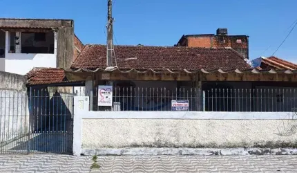Casa com 2 dormitórios à venda, 116 m² por R$ 220.000,00 - Vila Vera Cruz - Mongaguá/SP