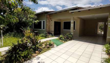 Casa em Paranaguá com 360m², 4 dormitórios ( sendo 1 suíte ) e 4 vagas - Vila Paranaguá - PR