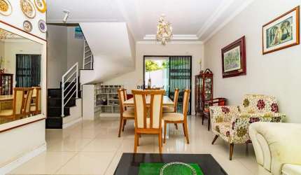 Sobrado no bairro de Santa Felicidade com 540m², 4 dormitórios ( sendo 2 suítes ) e 3 vagas - Santa Felicidade - Curitiba - PR