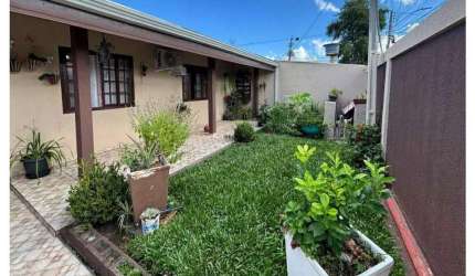 Casa Térrea no Bairro Capão da Imbuia com 200m²,  3 quartos e 2 vagas - Capão da Imbuia - Curitiba - PR