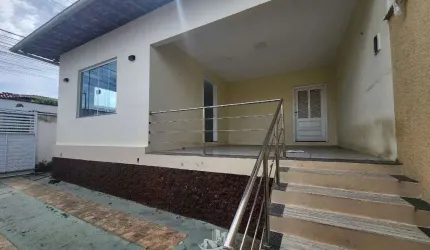 Excelente Casa a Venda em São Francisco - 4 quartos - Reformada - Ventilada