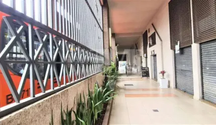 LOJA COM SOBRE LOJA E BWC NO CENTRO. ACEITA PERMUTA.