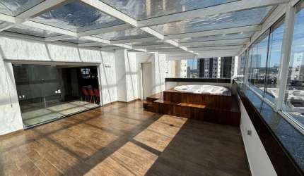 COBERTURA NO ÁGUA VERDE. PRÓXIMA AO CLUBE CURITIBANO E ANGELONI. EDIFÍCIO CASAGRANDE. SEMIMOBILIADO. SPA E ESPAÇO GOURMET