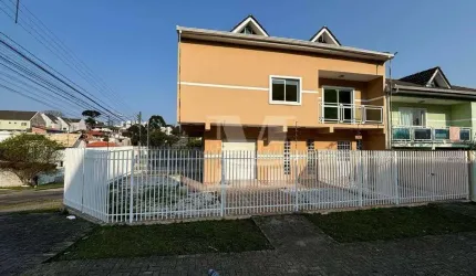 SOBRADO COM LOJA DE ESQUINA. NOVO JARDIM E 05 VAGAS COBERTAS. ÓTIMA LOCALIZAÇÃO. PERMUTA.
