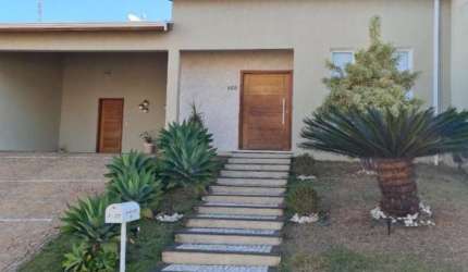 Casa térrea em condominio fechado.
