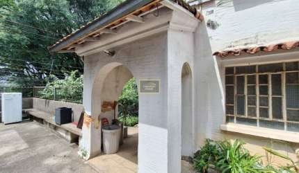 Casa com206 metros terreno - Isolada - proximo ao Metro