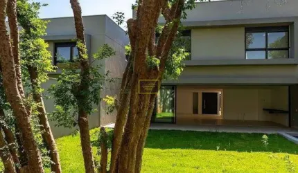 Sobrado de alto padrão na Granja Julieta