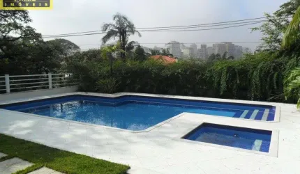 Sobrado no Pacaembu com piscina, churrasqueira e 10 vagas