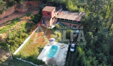 Linda Casa de Campo com 3 Dormitórios - Santana de Parnaíba - SP