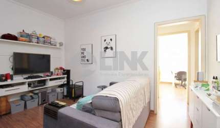 Apartamento 2 dormitórios à venda no bairro Moinhos de Vento em Porto Alegre próximo do Parcão