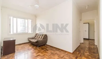 Apartamento de 2 dormitórios à venda no bairro Moinhos de Vento em Porto Alegre próximo ao Parcão