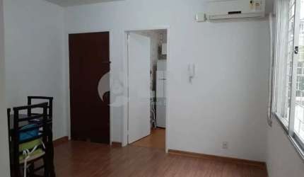 Apartamento de 2 quartos com 1 vaga à venda no bairro São Sebastião em Porto Alegre