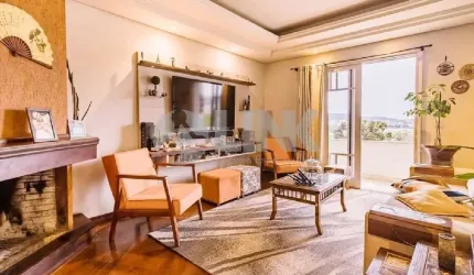Casa de 3 quartos com 3 suítes e 2 vagas à venda no bairro Santo Antônio em Porto Alegre