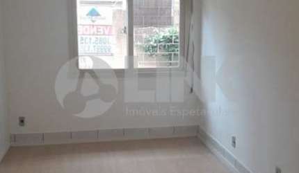Apartamento térreo de 1 quarto estilo JK à venda no bairro Jardim Leopoldina em Porto Alegre