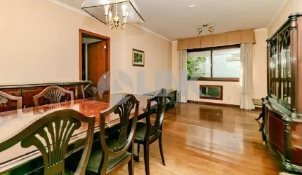 Apartamento de 3 quartos com 1 vaga à venda no bairro Moinhos de Vento em Porto Alegre