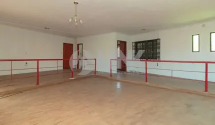 Casa de 3 quartos com 2 vagas à venda no bairro Chácara das Pedras em Porto Alegre
